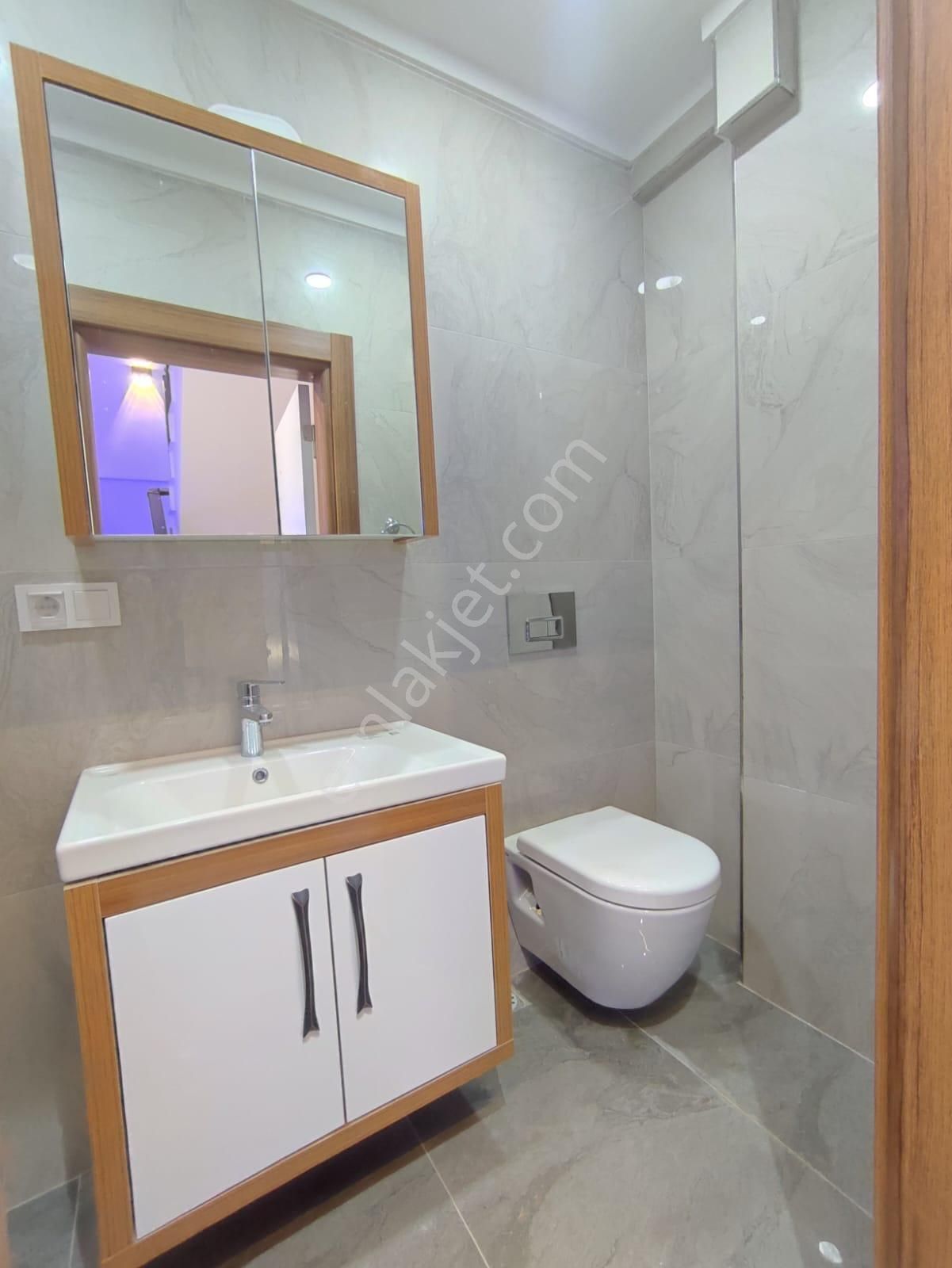 Hisar Mahallesinde Bitişik Nizam 5+1 Havuzlu Triplex Villa - Görsel 8