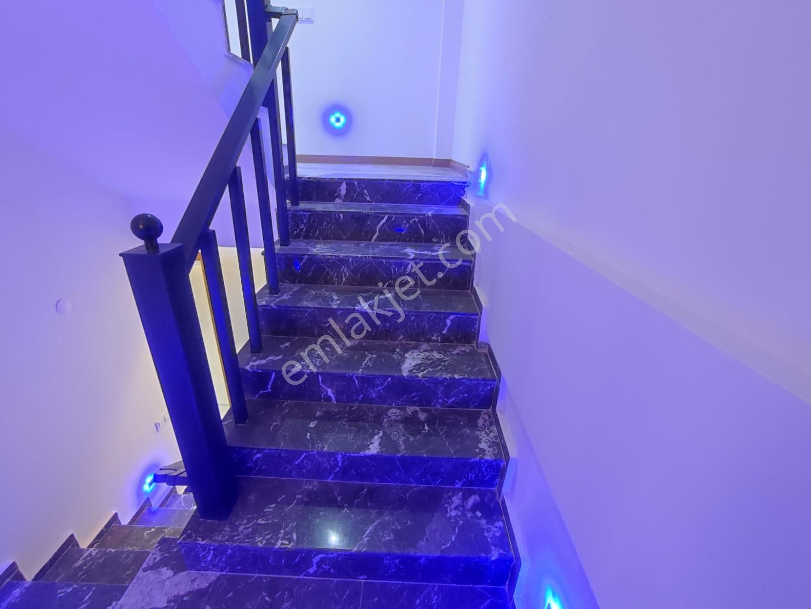 Hisar Mahallesinde Bitişik Nizam 5+1 Havuzlu Triplex Villa - Görsel 21