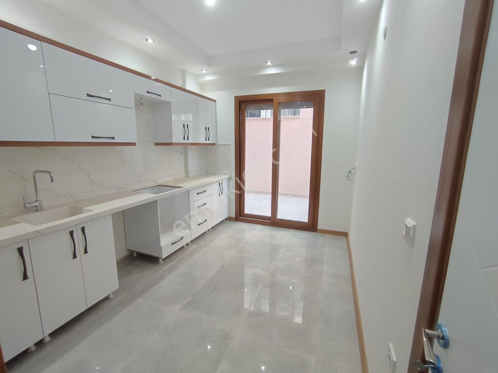 Hisar Mahallesinde Bitişik Nizam 5+1 Havuzlu Triplex Villa - Görsel 3