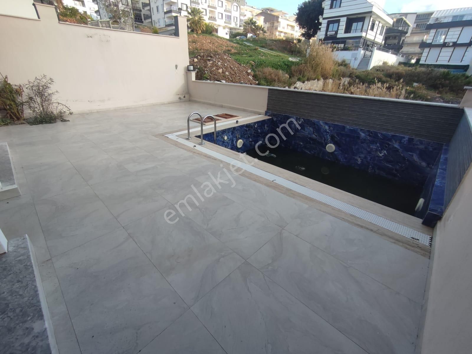 Hisar Mahallesinde Bitişik Nizam 5+1 Havuzlu Triplex Villa - Görsel 35