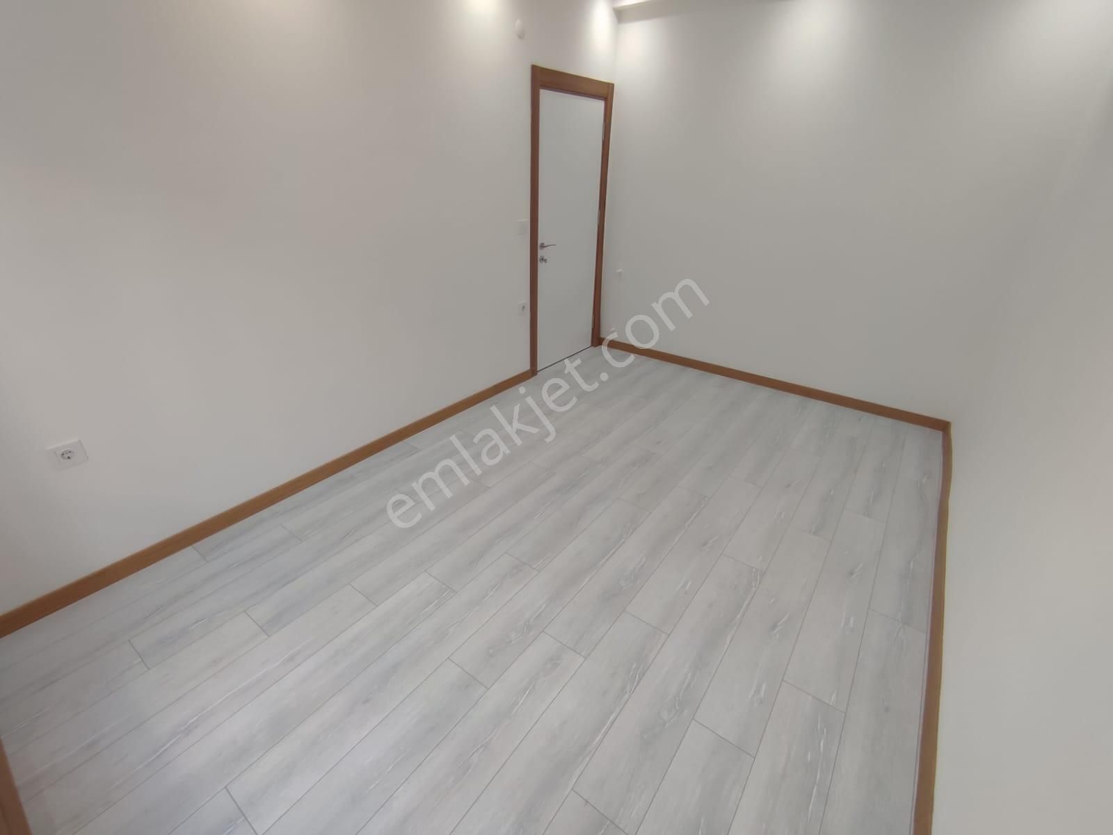Hisar Mahallesinde Bitişik Nizam 5+1 Havuzlu Triplex Villa - Görsel 12
