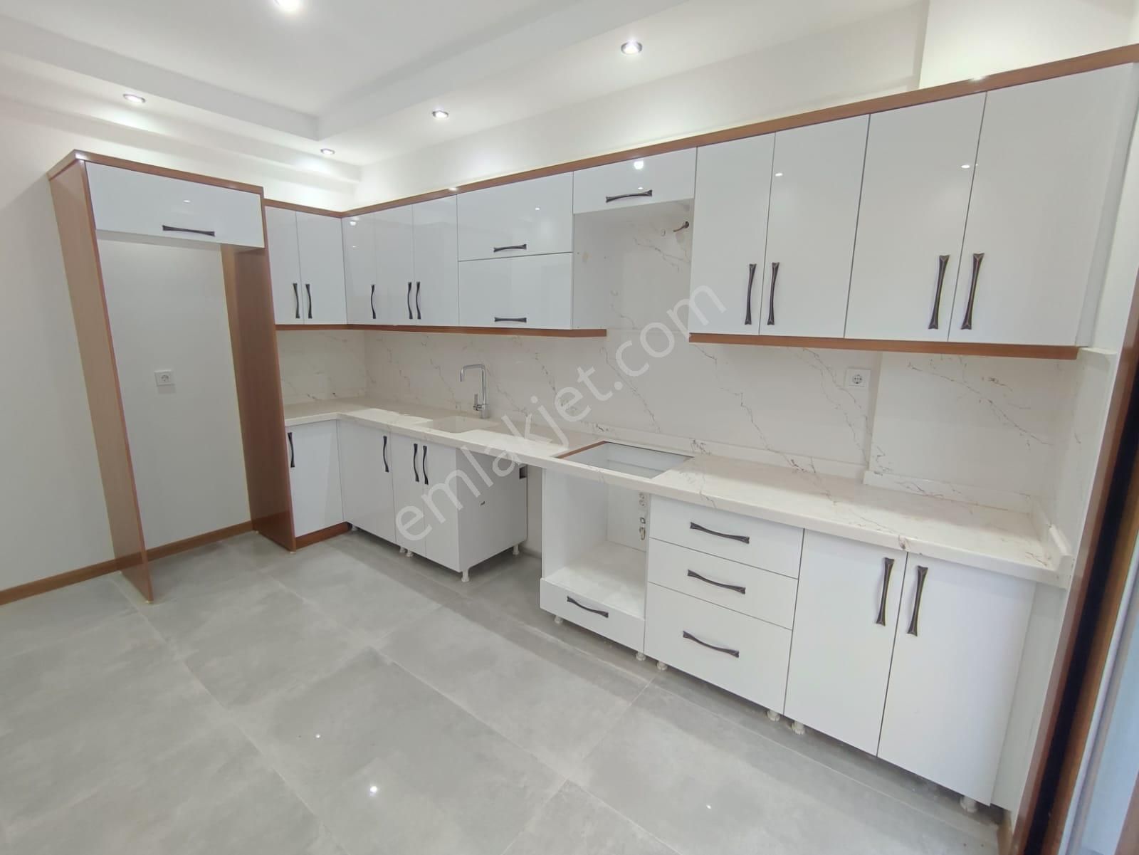 Hisar Mahallesinde Bitişik Nizam 5+1 Havuzlu Triplex Villa - Görsel 5