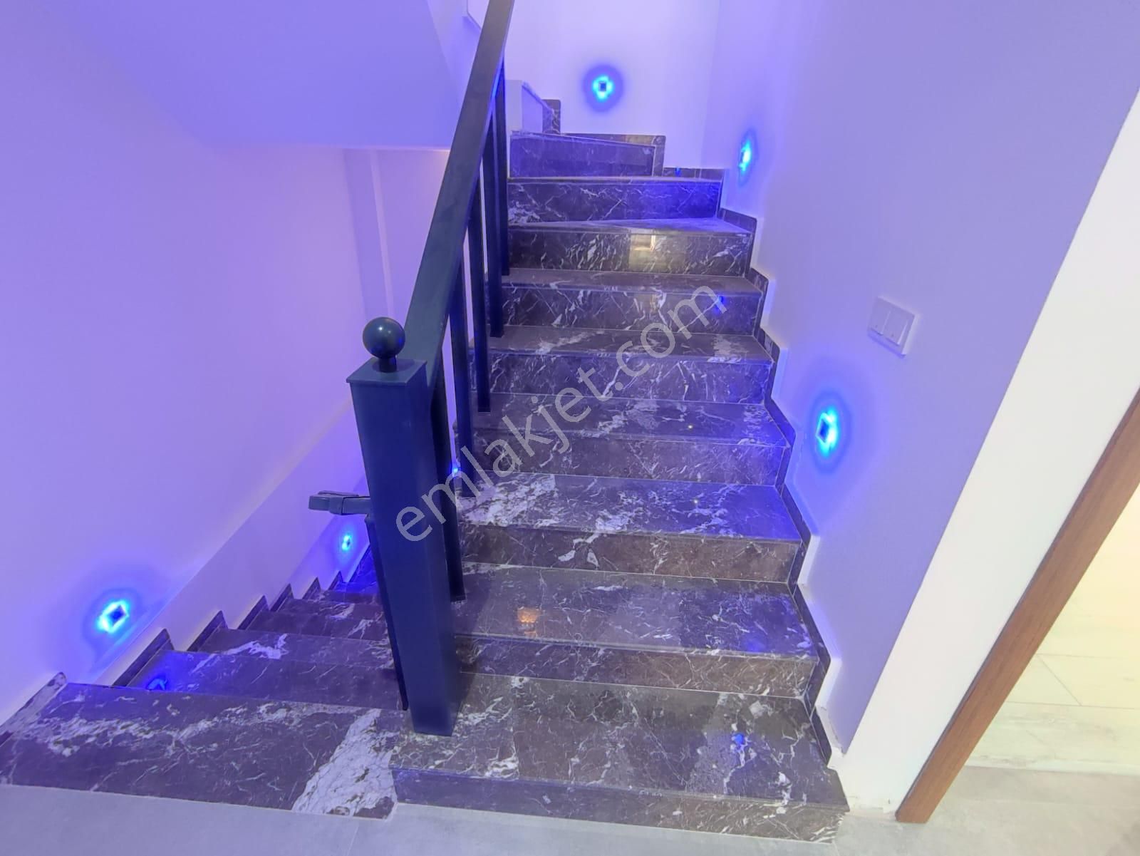 Hisar Mahallesinde Bitişik Nizam 5+1 Havuzlu Triplex Villa - Görsel 10