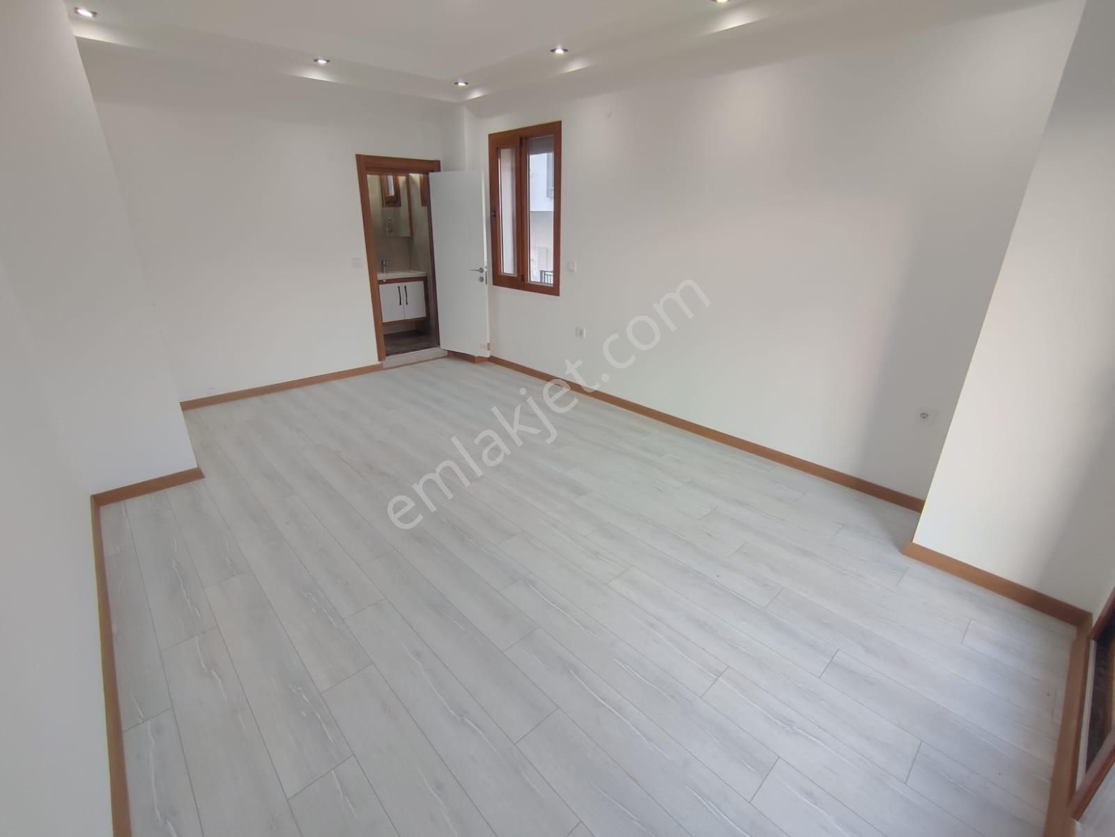 Hisar Mahallesinde Bitişik Nizam 5+1 Havuzlu Triplex Villa - Görsel 15