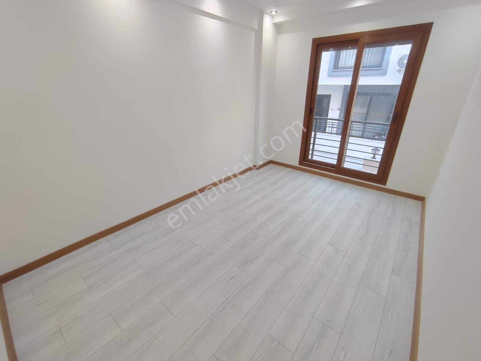 Hisar Mahallesinde Bitişik Nizam 5+1 Havuzlu Triplex Villa - Görsel 13