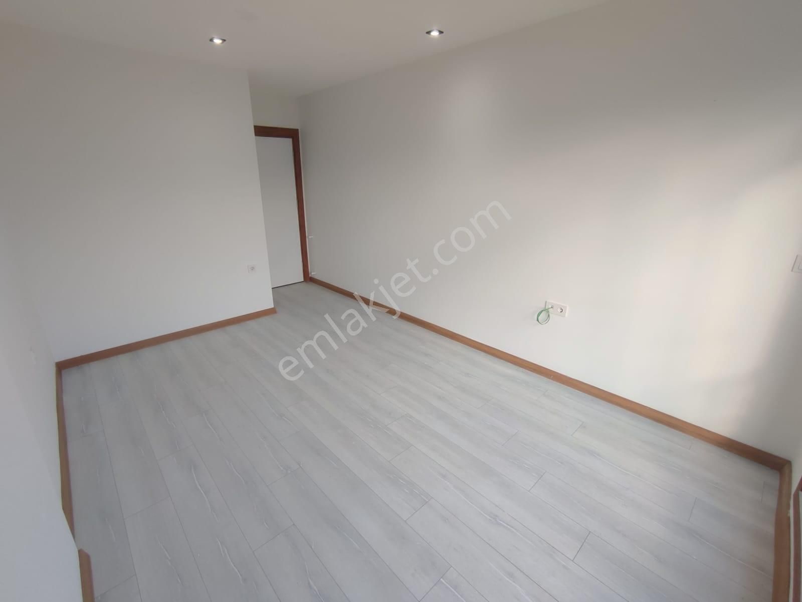 Hisar Mahallesinde Bitişik Nizam 5+1 Havuzlu Triplex Villa - Görsel 19