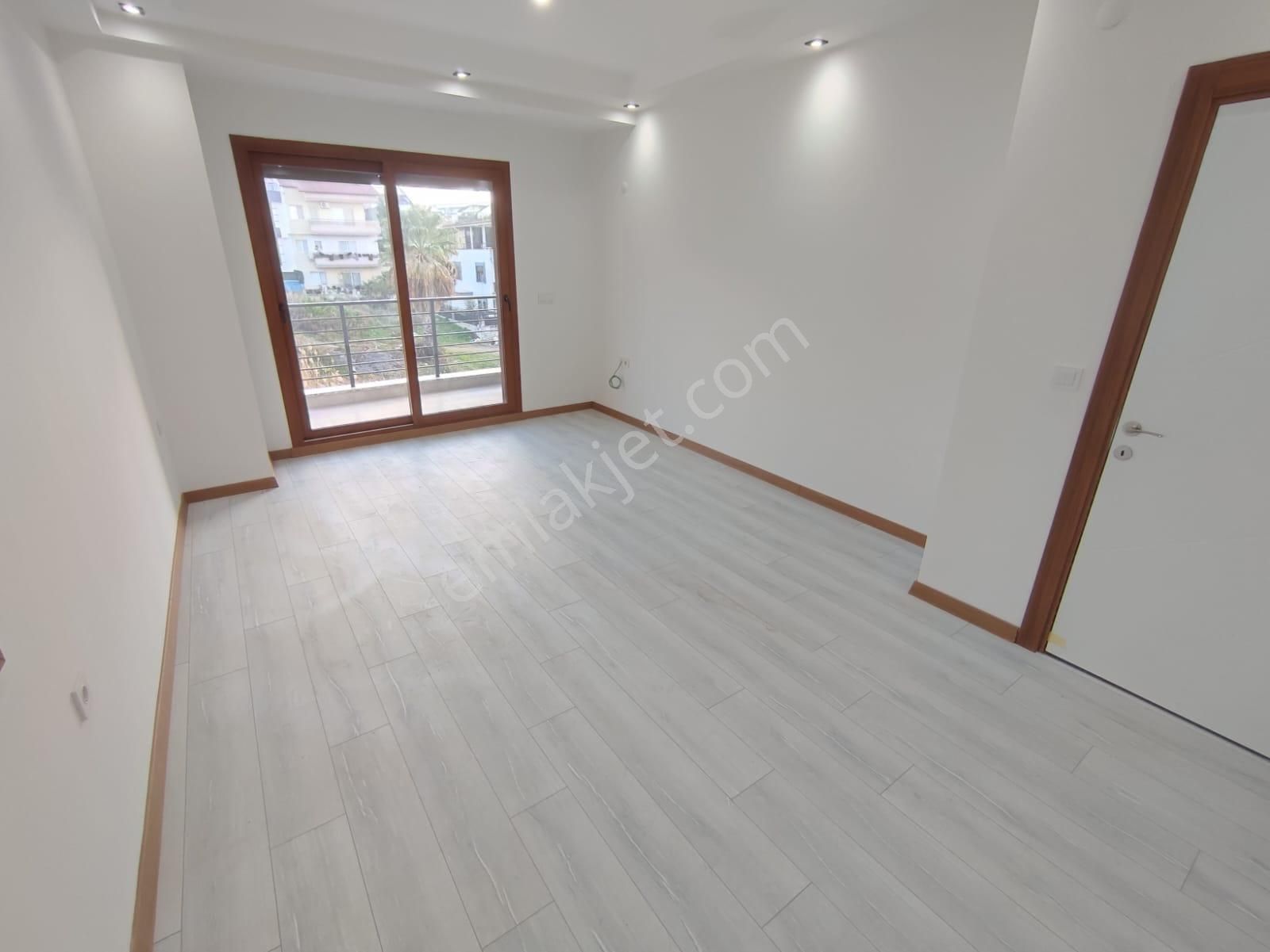 Hisar Mahallesinde Bitişik Nizam 5+1 Havuzlu Triplex Villa - Görsel 14