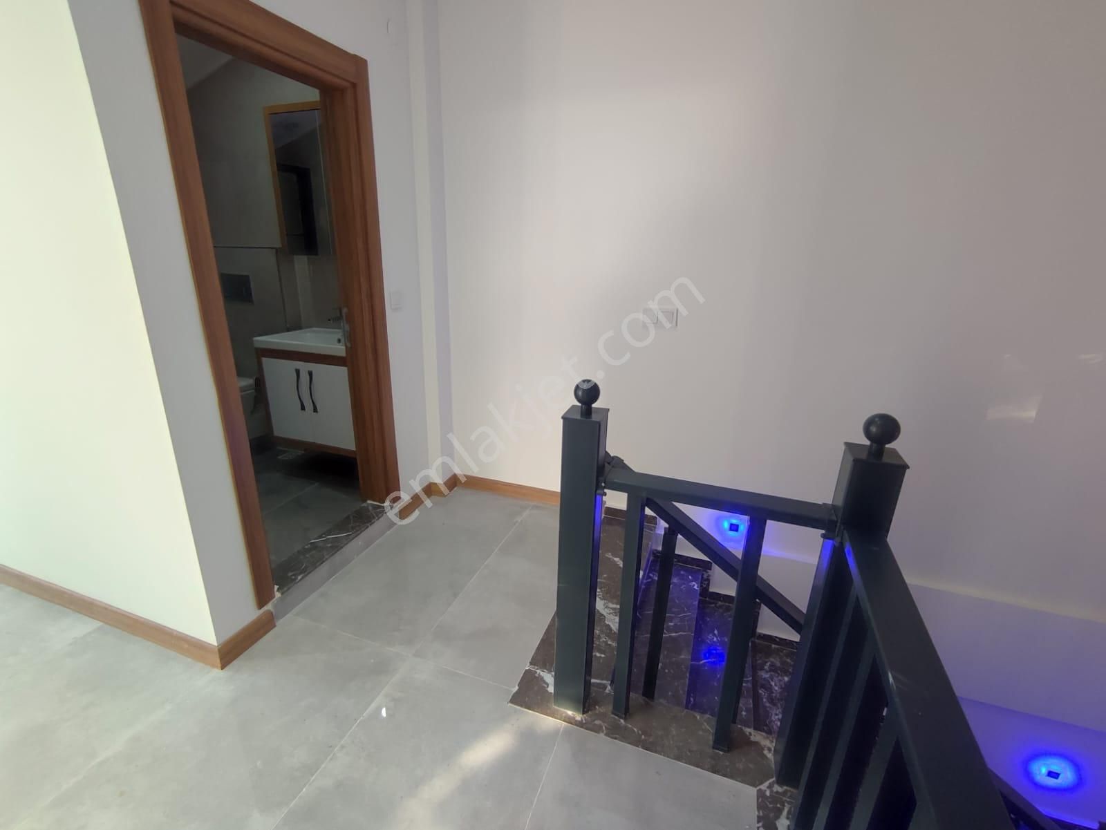 Hisar Mahallesinde Bitişik Nizam 5+1 Havuzlu Triplex Villa - Görsel 23