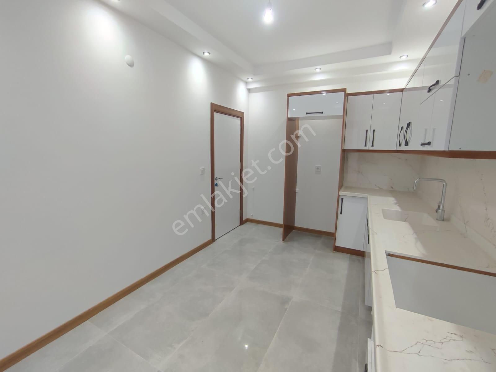Hisar Mahallesinde Bitişik Nizam 5+1 Havuzlu Triplex Villa - Görsel 4