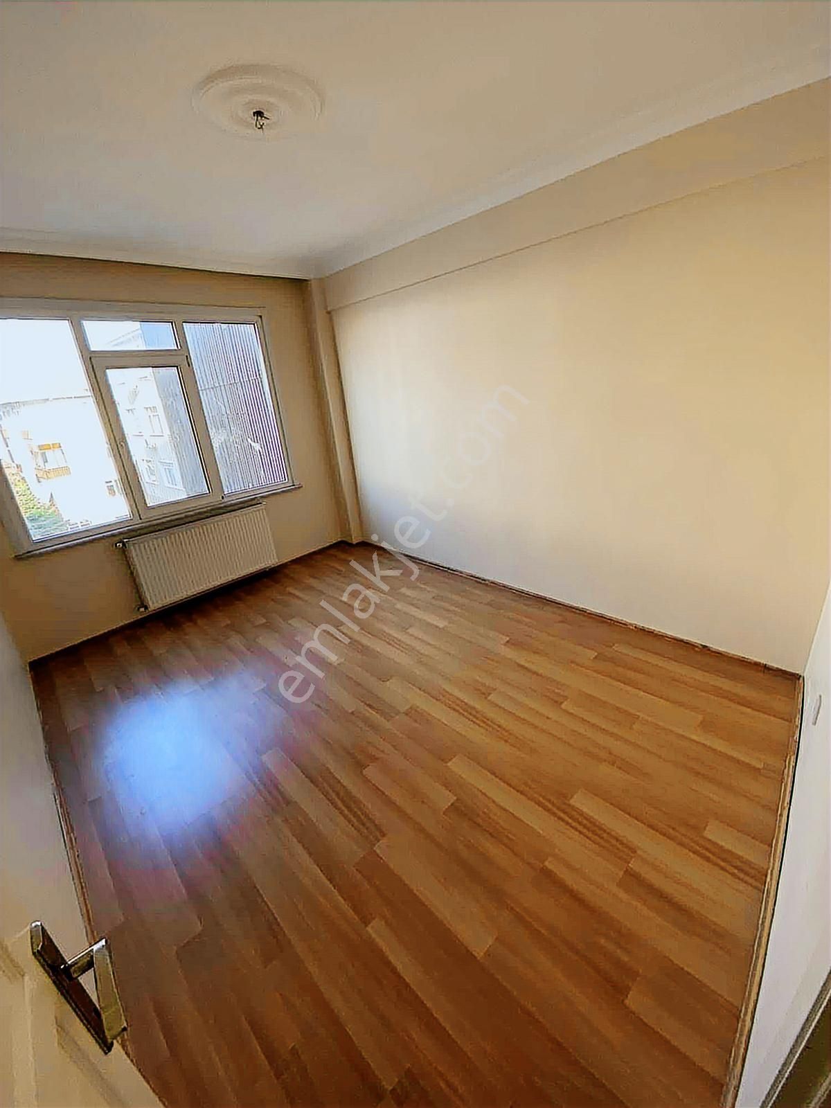 Üsküdar Cumhuriyet Caddesinde Geniş Balkonlu Ferah Arakat Daire - Görsel 26