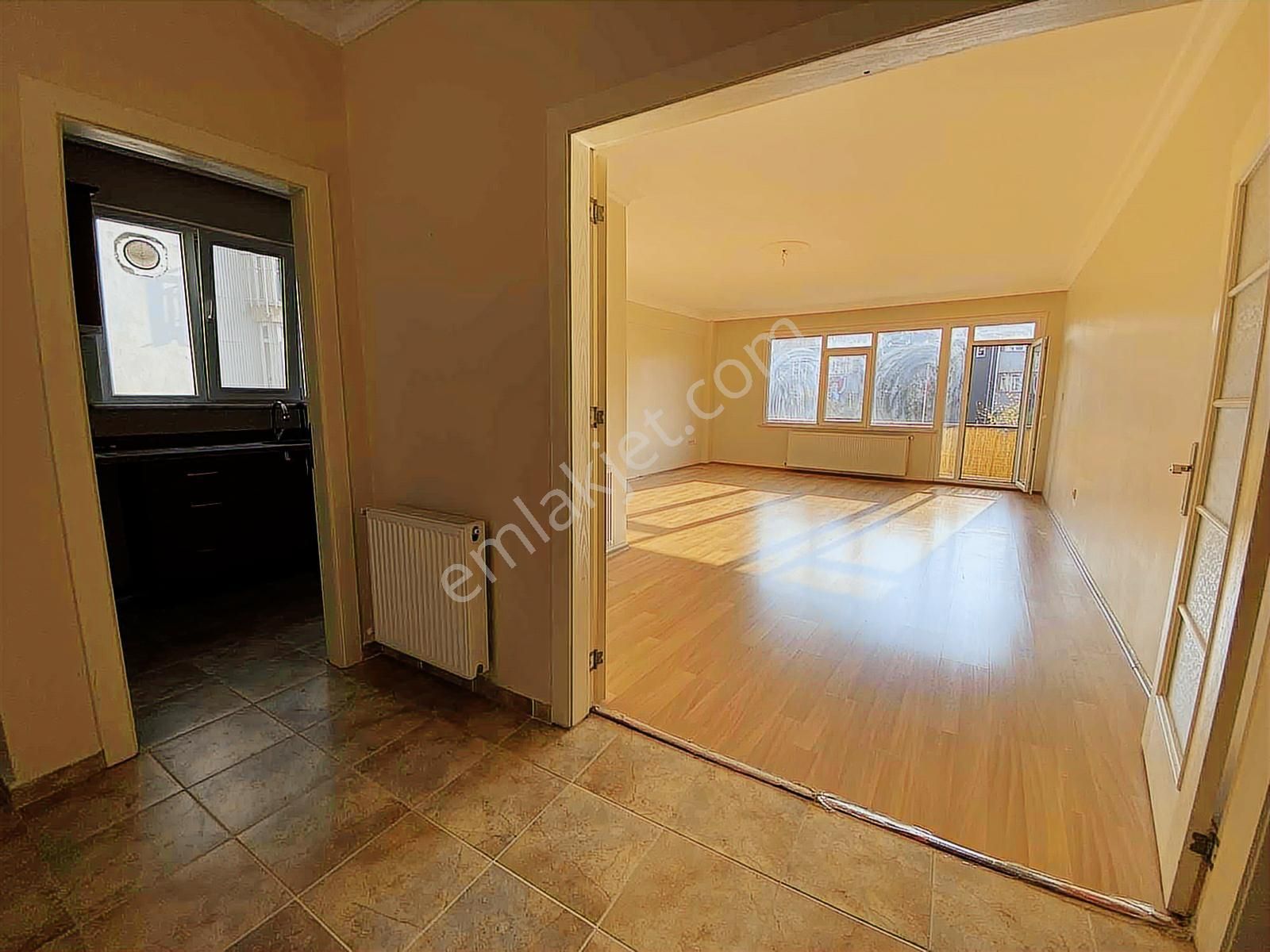 Üsküdar Cumhuriyet Caddesinde Geniş Balkonlu Ferah Arakat Daire - Görsel 5