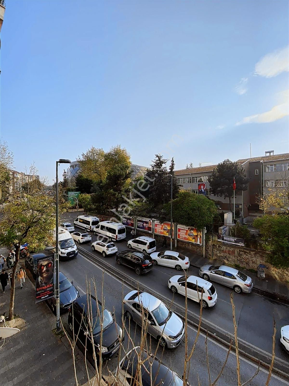 Üsküdar Cumhuriyet Caddesinde Geniş Balkonlu Ferah Arakat Daire - Görsel 6