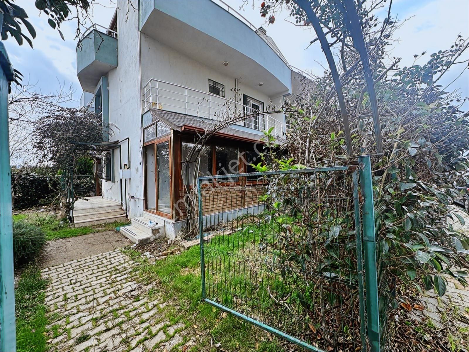 Urla Atatürk Mah Köşe Ve Mükemmel Konum Kiralık Villa