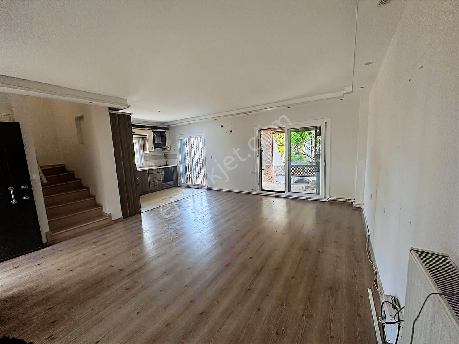 Urla Atatürk Mah Köşe Ve Mükemmel Konum Kiralık Villa - Görsel 4