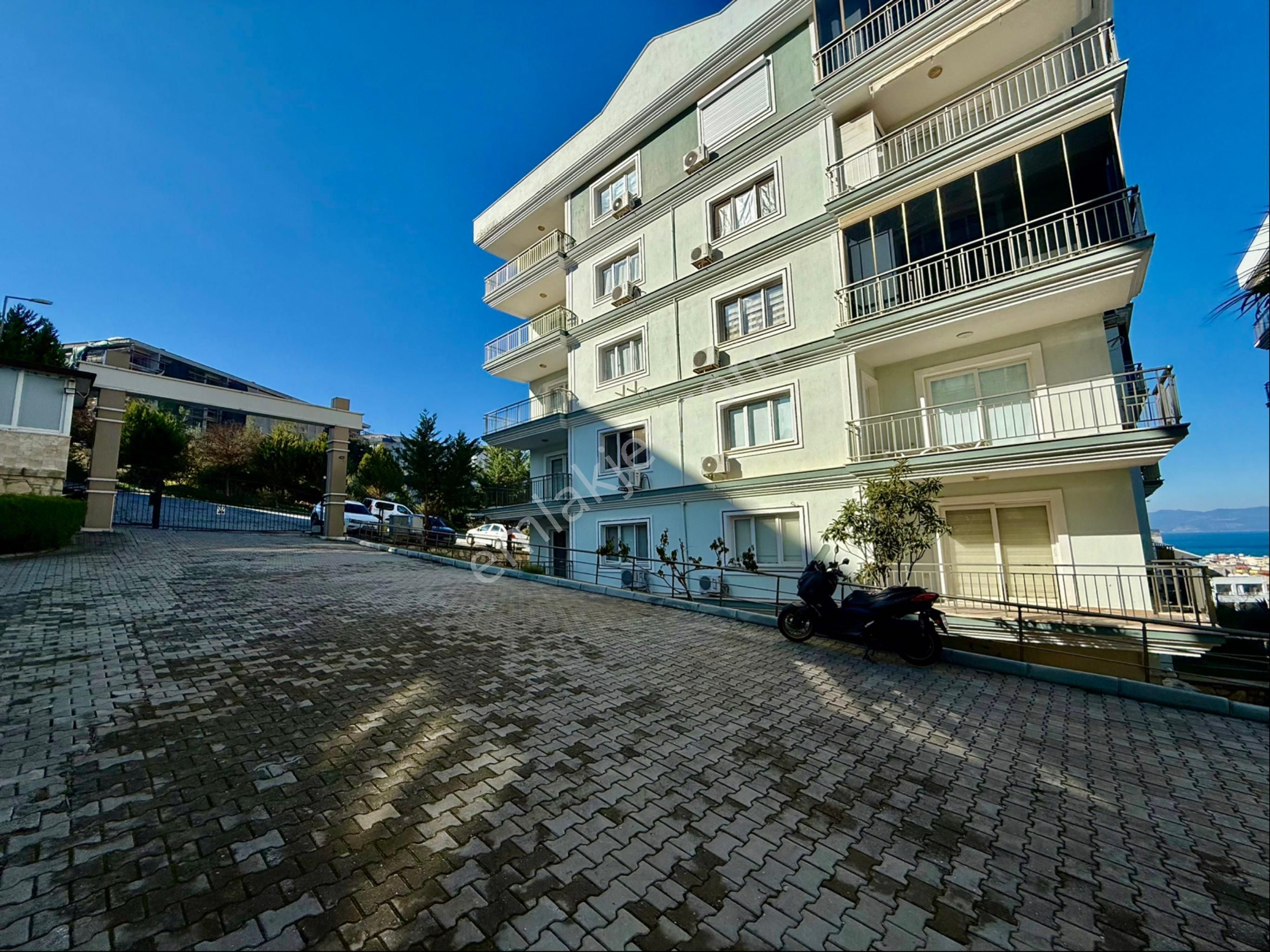 Deniz Manzaralı Bahçe Kullanımlı 3+1 170m2 Daire - Görsel 9