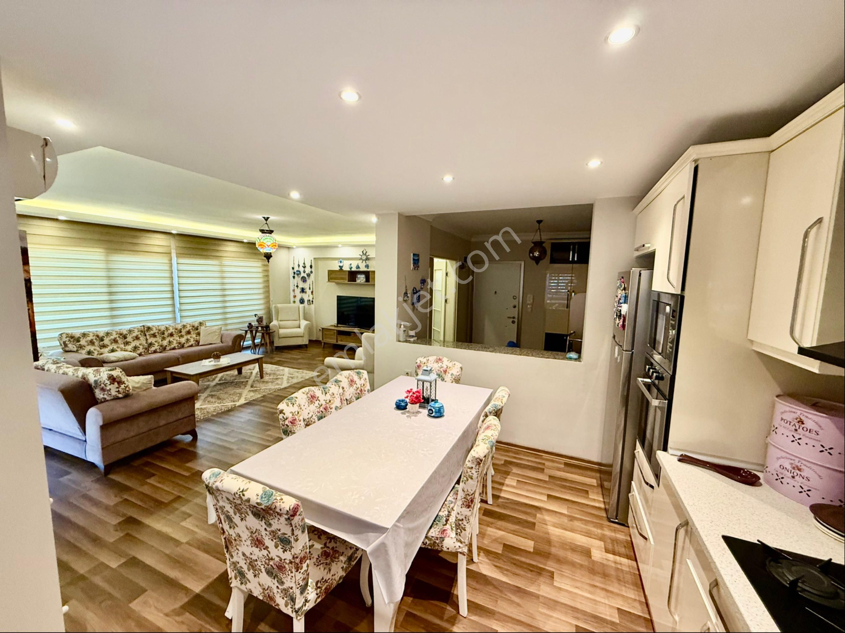 Deniz Manzaralı Bahçe Kullanımlı 3+1 170m2 Daire - Görsel 18