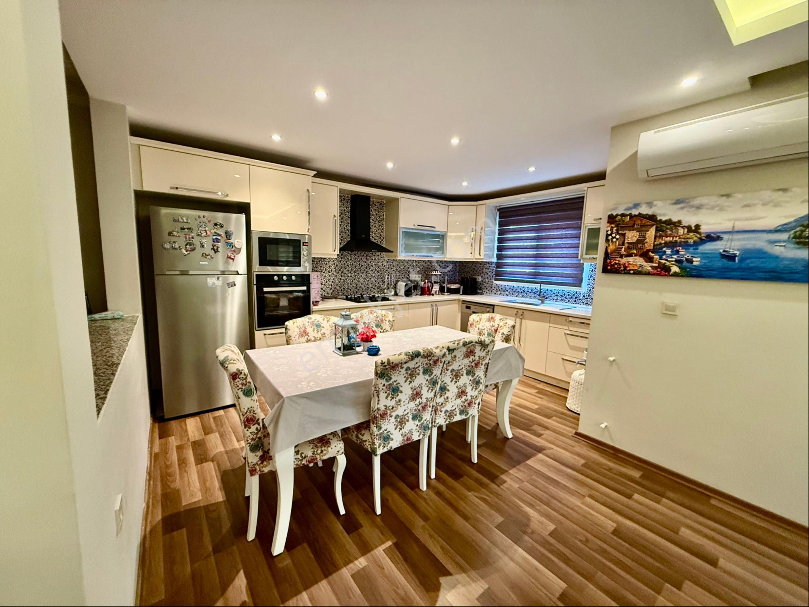 Deniz Manzaralı Bahçe Kullanımlı 3+1 170m2 Daire - Görsel 12