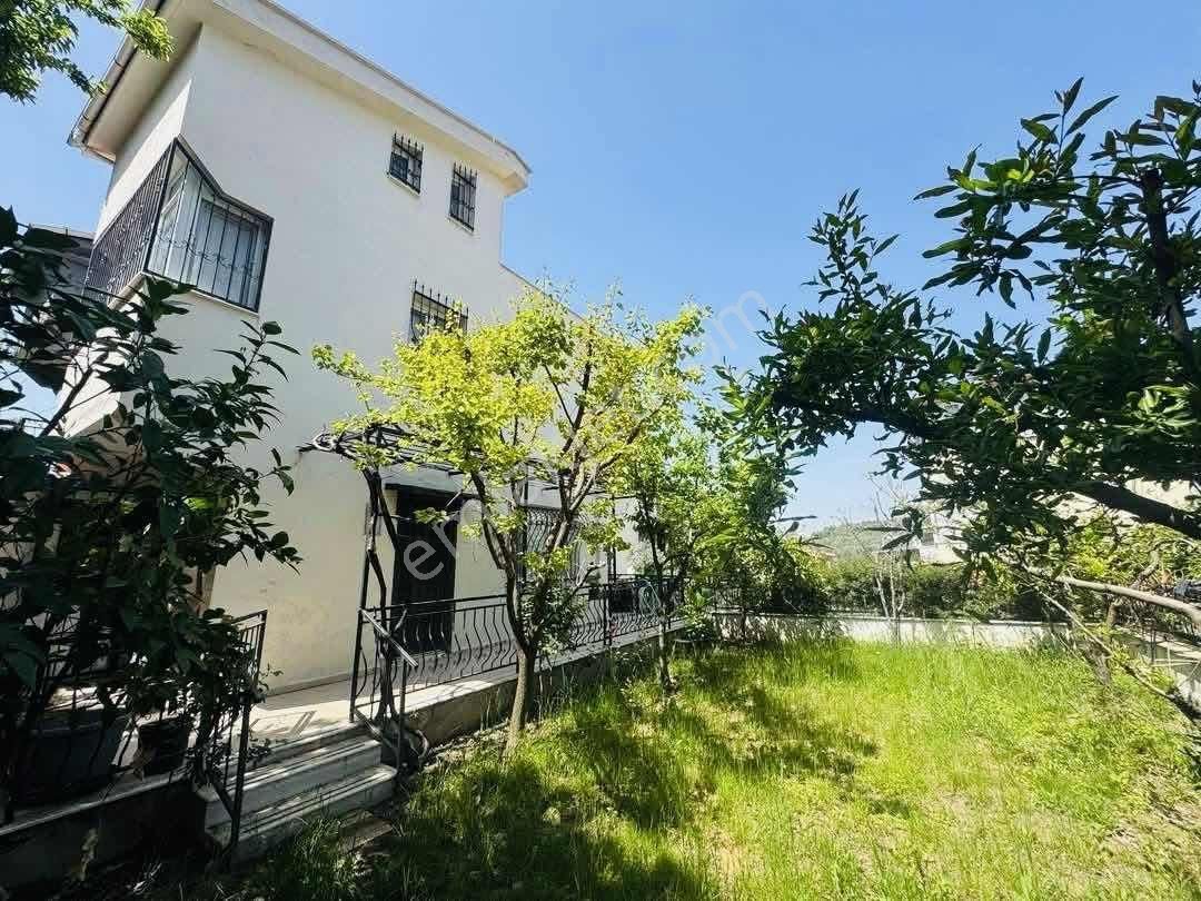 Kuşadası Davutlar'da Kendine Ait Müstakil Bahçeli 3+1 Yazlık