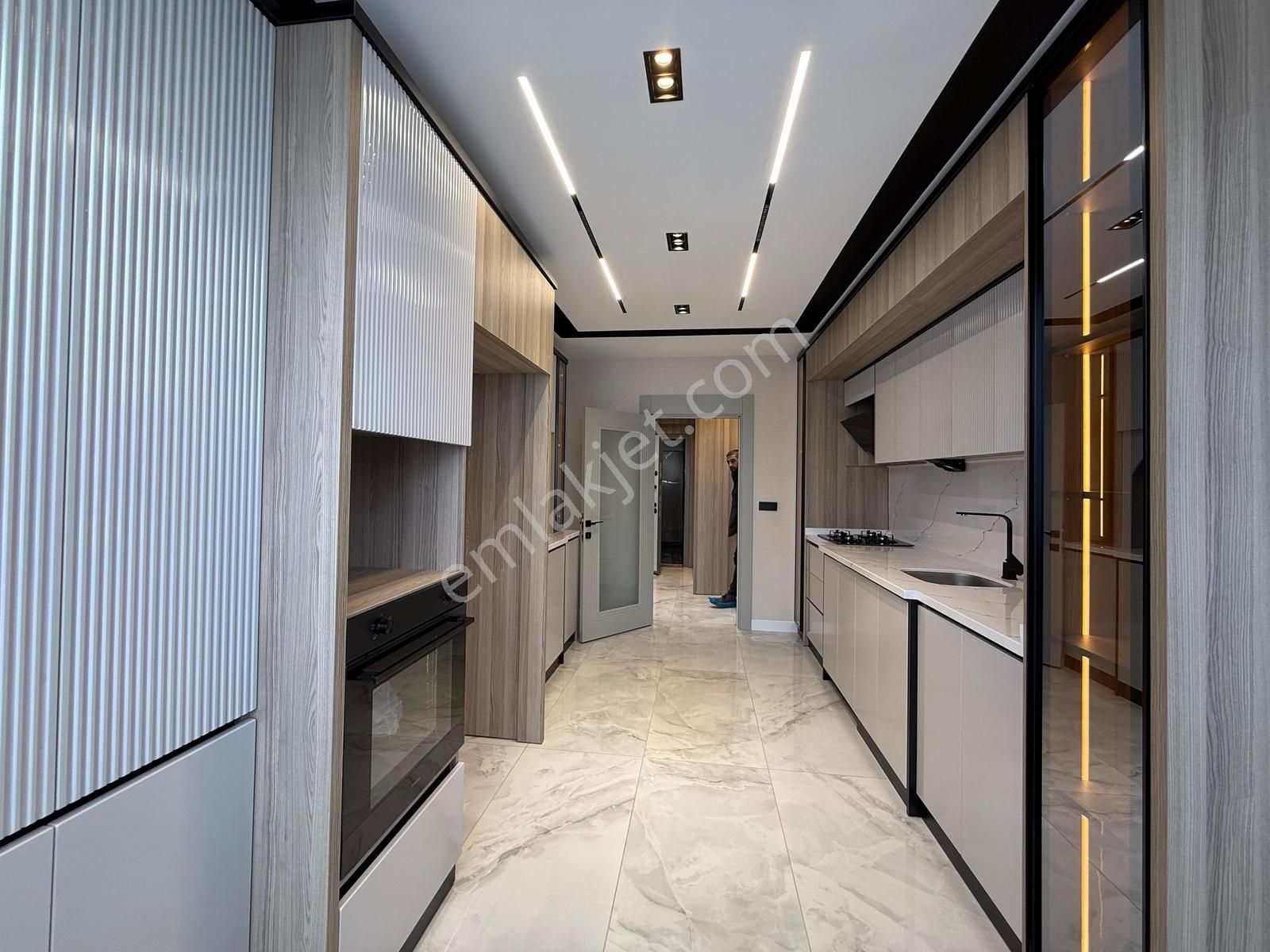 Keçiörende Megalüks Geniş 3+1 Giyinme Odal Ebeveyn Banyolu Daire - Görsel 3