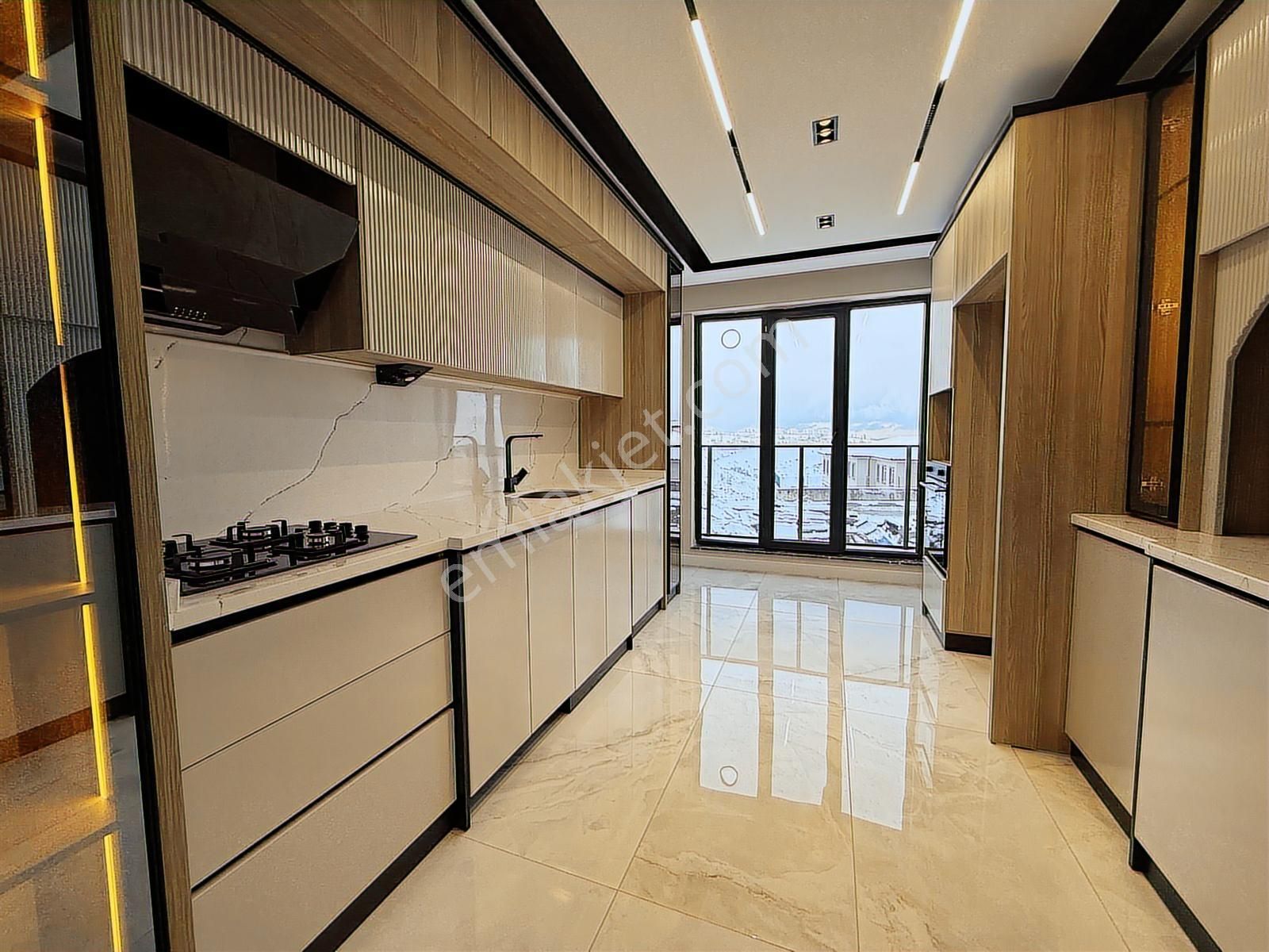 Keçiörende Megalüks Geniş 3+1 Giyinme Odal Ebeveyn Banyolu Daire