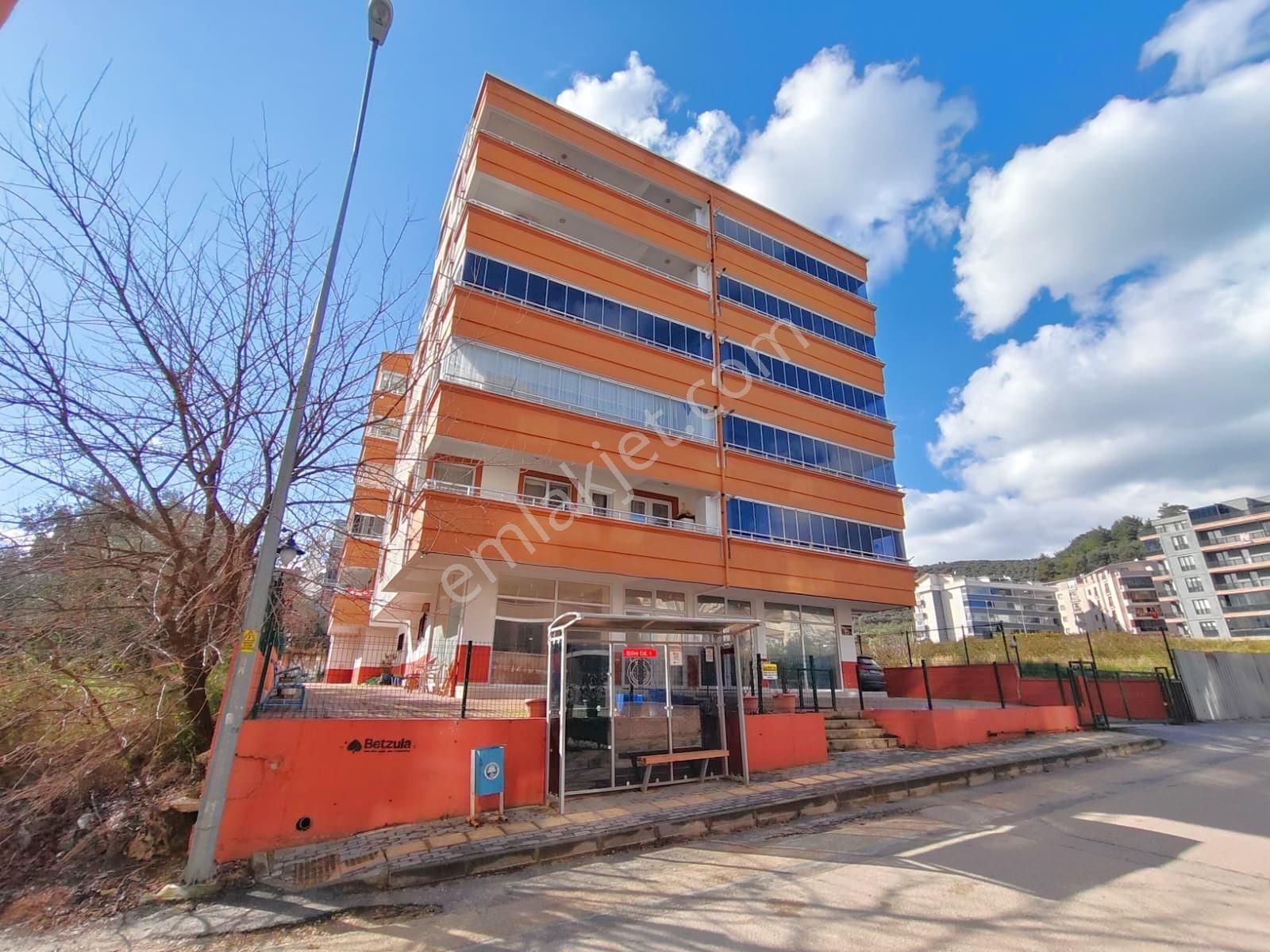 Güzelyalı Siteler Mah Satılık 3+1 Arakat Daire