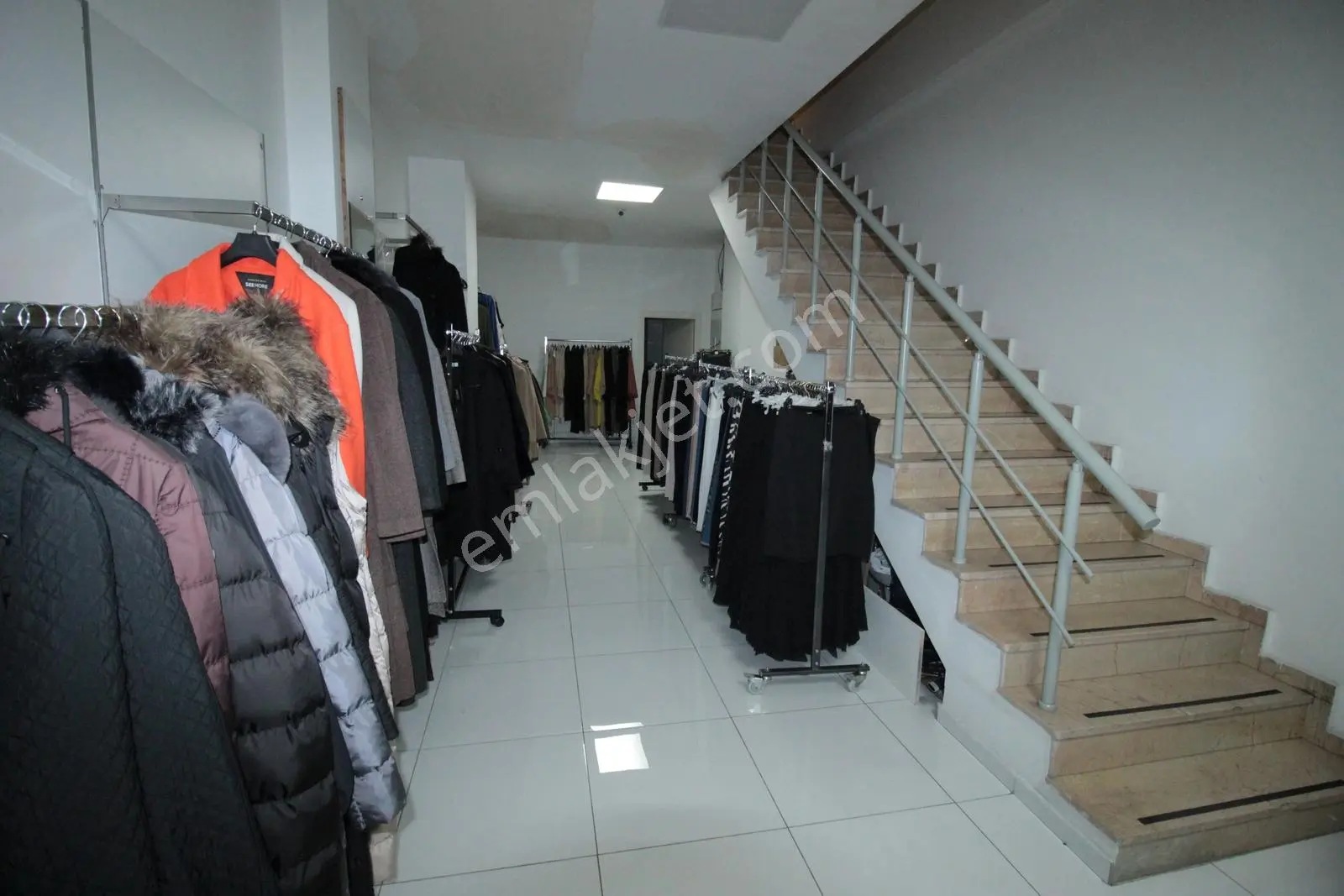Trabzon Gazipaşa Caddesinde Ürünüyle Devren Kiralık Mağaza - Görsel 9