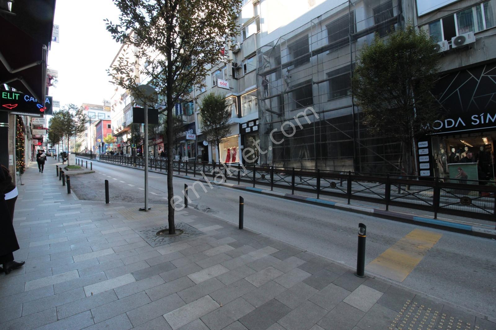 Trabzon Gazipaşa Caddesinde Ürünüyle Devren Kiralık Mağaza - Görsel 7