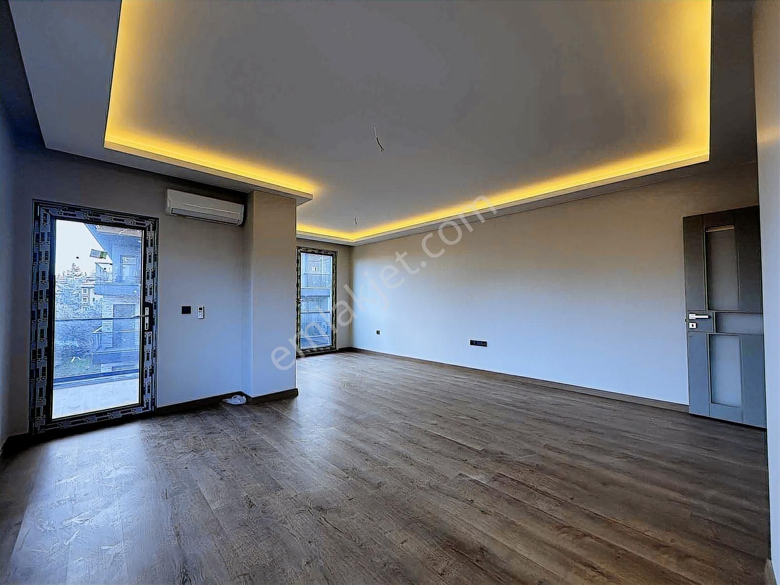 Bahçelievler Mh Hasbahçe Sitesinde Süper Konumda 3,5+1 Lüx Daire