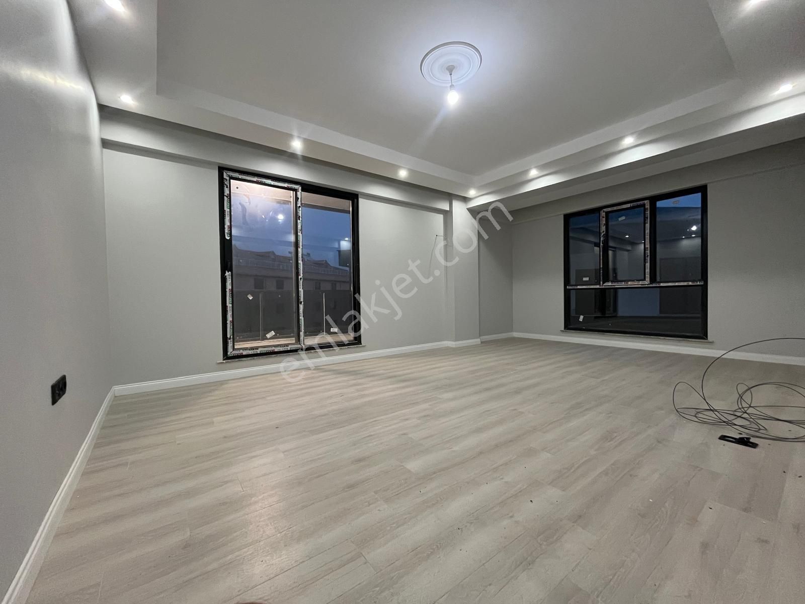 Selimpaşa'da Site İçerisin'de Lüks 3+1 145 M2 Satılık Daire