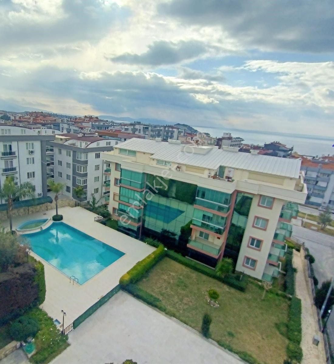 Ege Mahallesi'nde Deniz Manzaralı Çatı Dubleks Daire