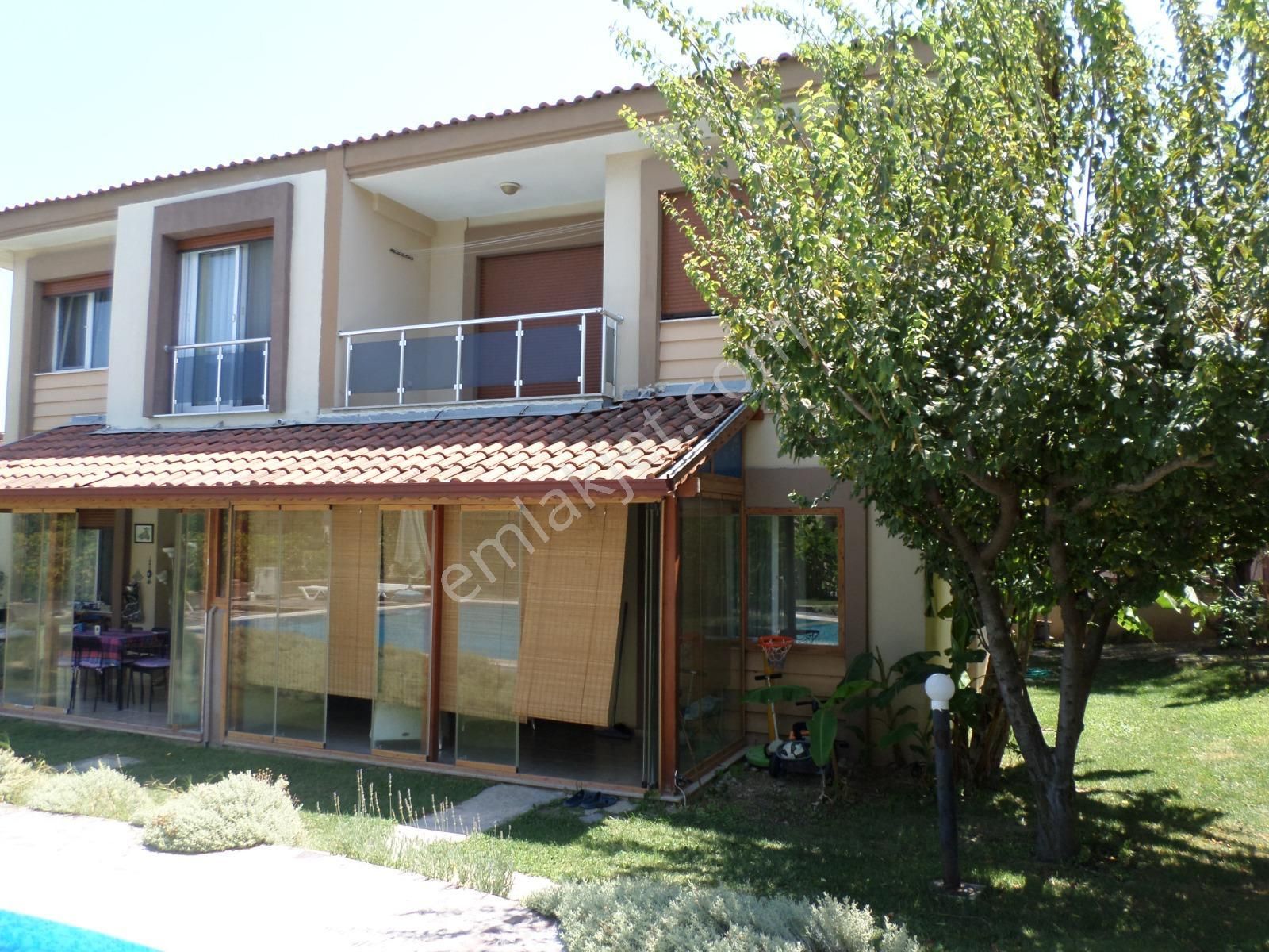 Urla Çeşmealtı'nda Havuzlu Site İçinde 3+1 Kiralık Villa - Görsel 3