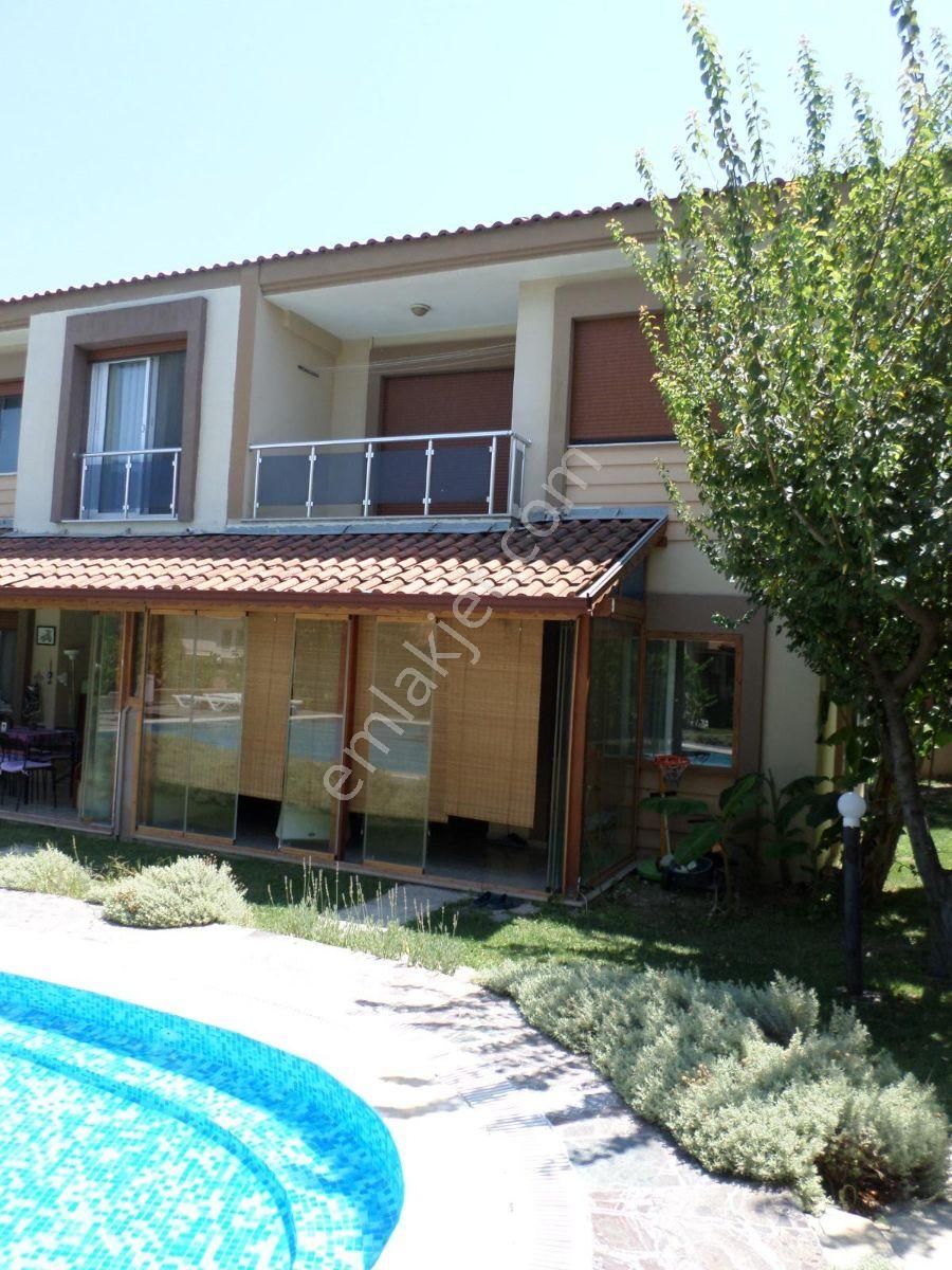 Urla Çeşmealtı'nda Havuzlu Site İçinde 3+1 Kiralık Villa - Görsel 20
