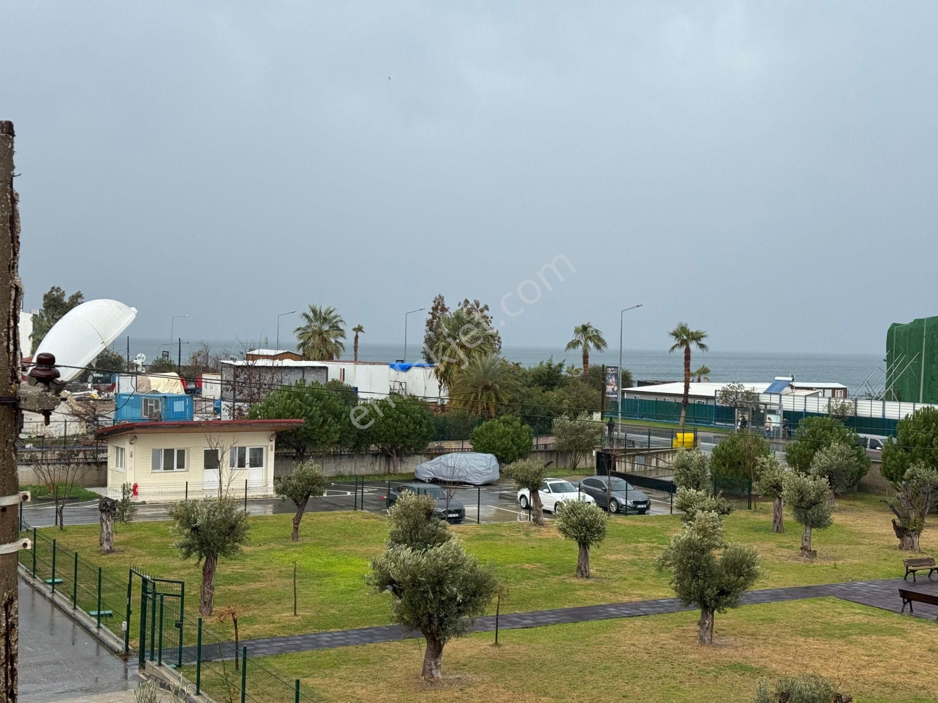 Güzelbahçe Yalı Mahallesi'nde Deniz Manzaralı Satılık Villa