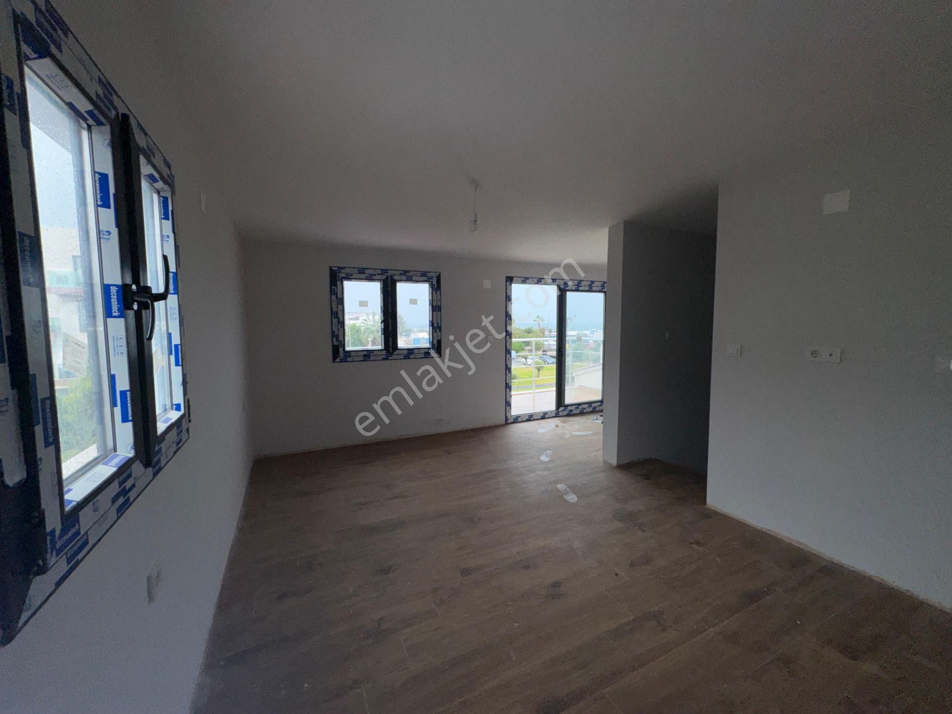 Güzelbahçe Yalı Mahallesi'nde Deniz Manzaralı Satılık Villa - Görsel 14