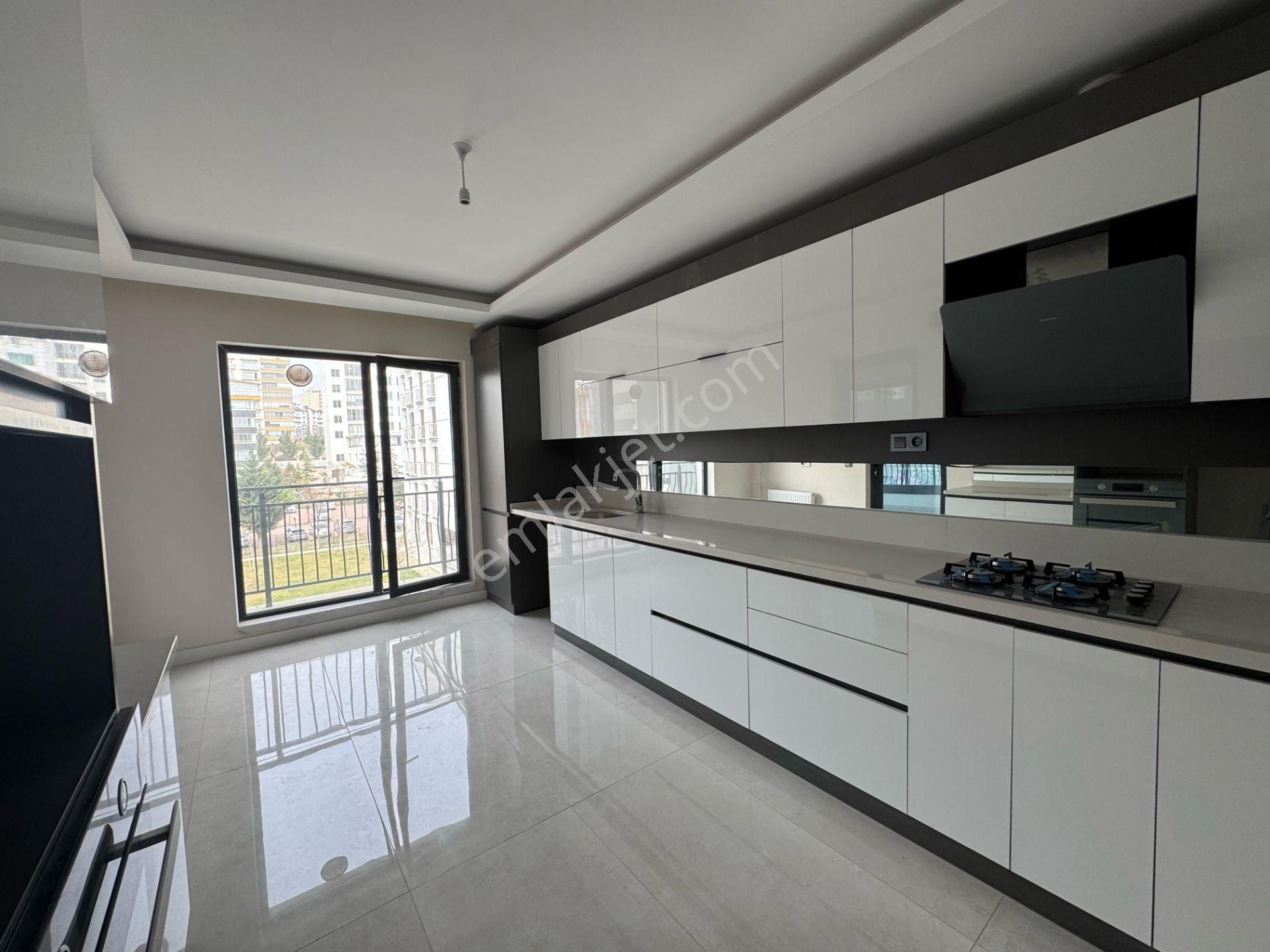 Irmak Emlak- Bağlıca Satılık Merkezde K.otoparklı 4+1 Daire - Görsel 2