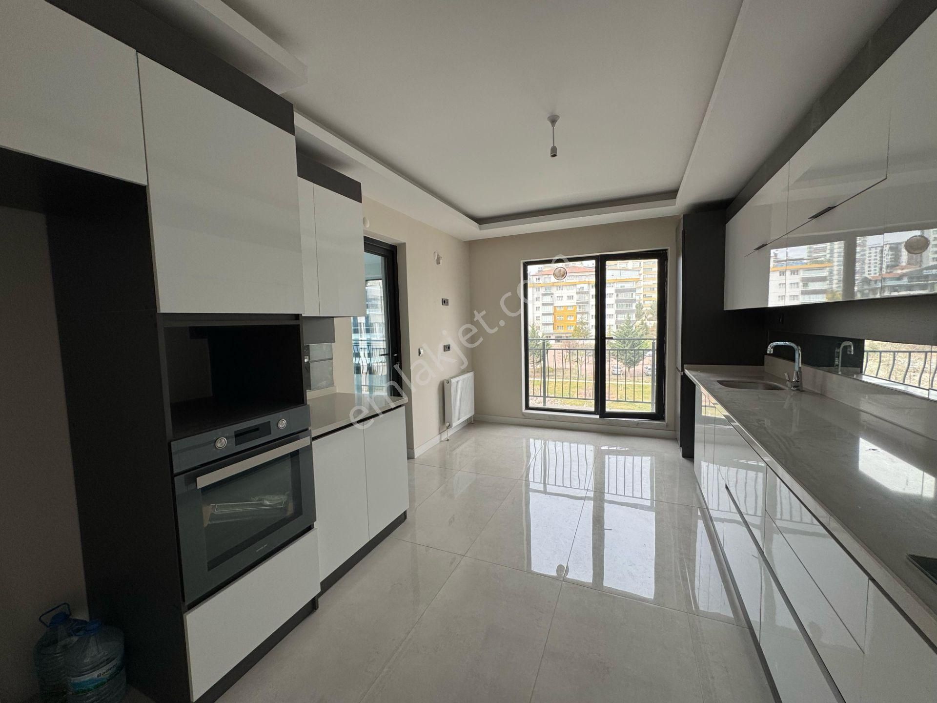 Irmak Emlak- Bağlıca Satılık Merkezde K.otoparklı 4+1 Daire - Görsel 5