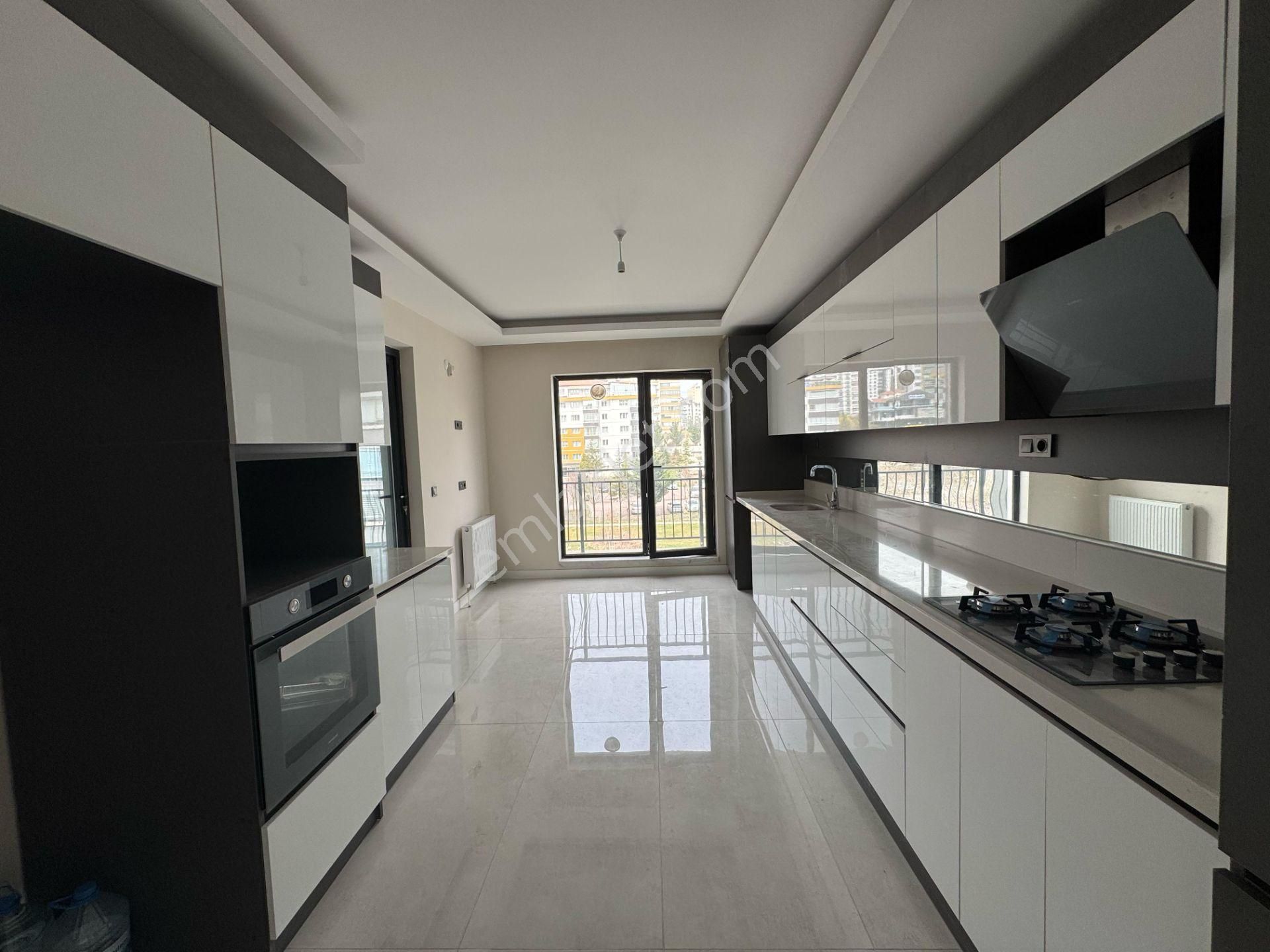 Irmak Emlak- Bağlıca Satılık Merkezde K.otoparklı 4+1 Daire