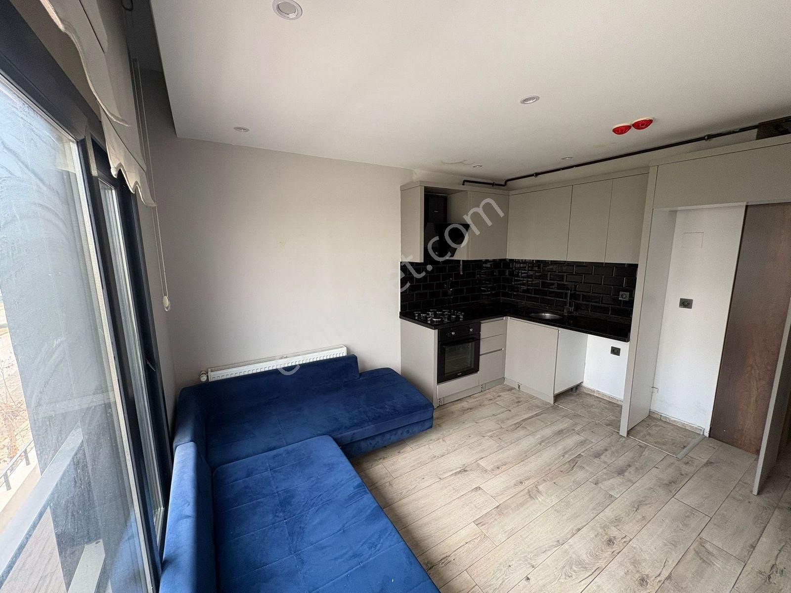 Thor'dan Mezitli Akdeniz Mahallesinde Cadde Cepheli 1+1 Kiralık - Görsel 8