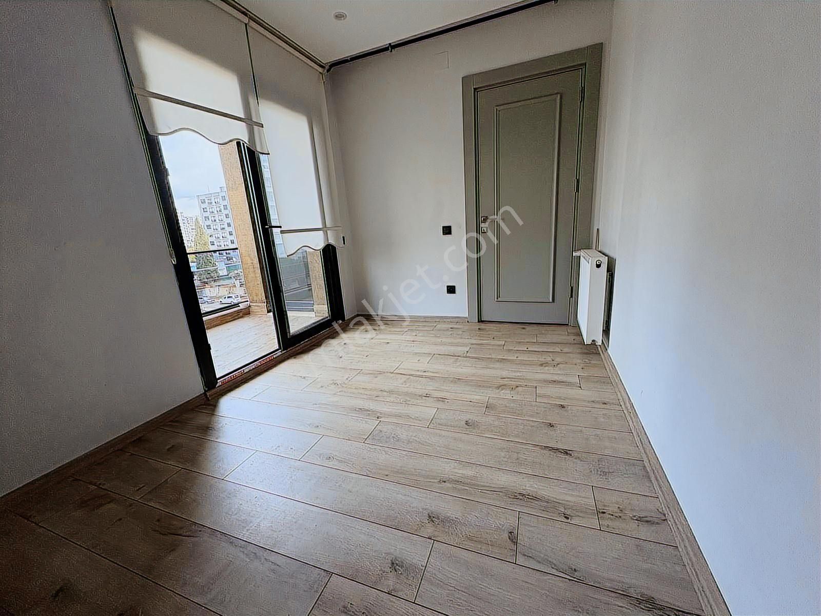 Thor'dan Mezitli Akdeniz Mahallesinde Cadde Cepheli 1+1 Kiralık - Görsel 11