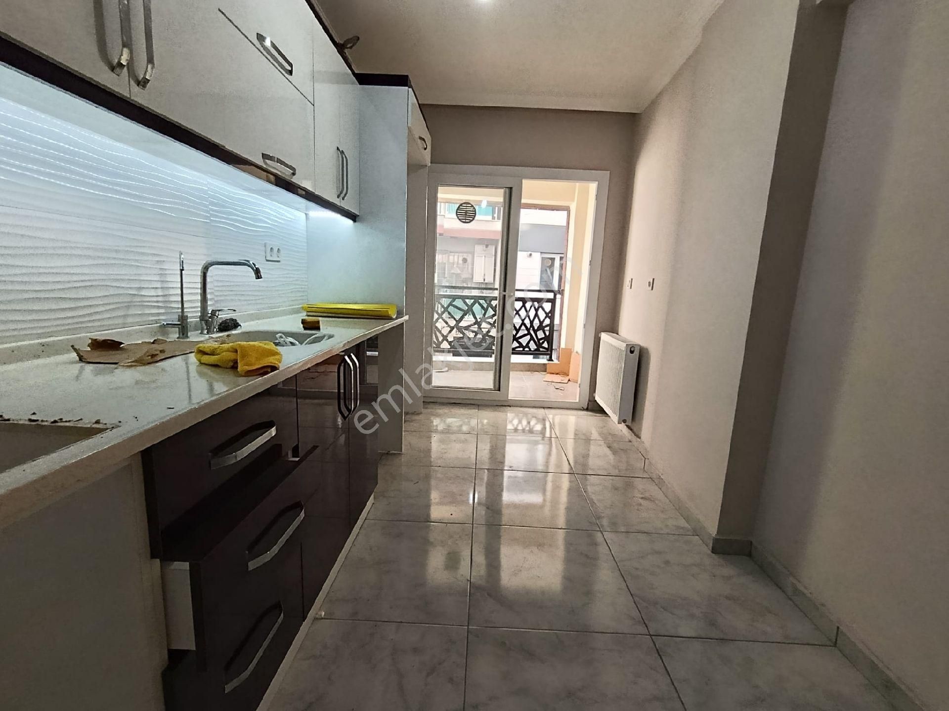 Kazım Karabekir Mahallesi'nde Yeni Bina Da 2+1 Doğalgazlı Asansörlü Otoparkli