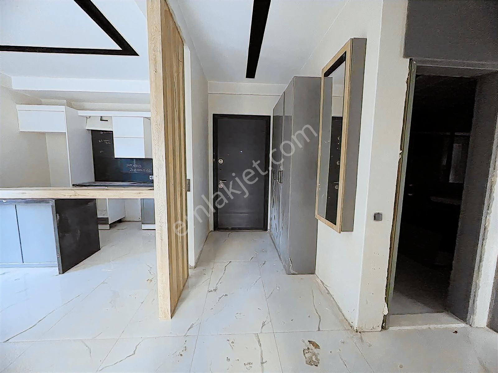 Kuşadası My Suits'te Havuz Cepheli 2+1 Daire - Görsel 9