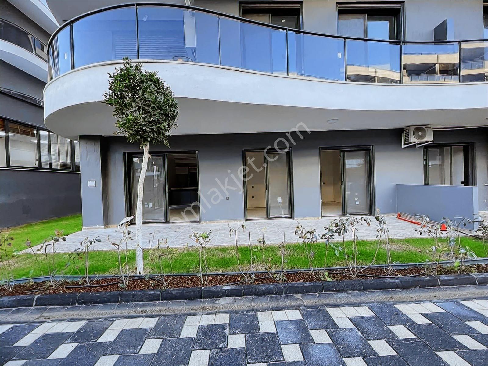 Kuşadası My Suits'te Havuz Cepheli 2+1 Daire - Görsel 14