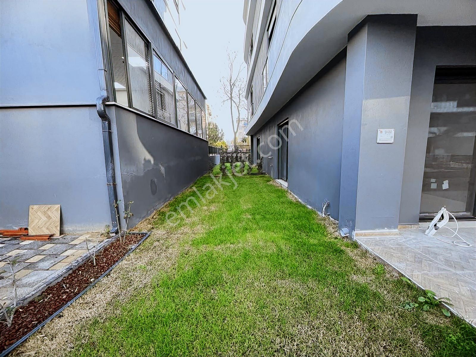 Kuşadası My Suits'te Havuz Cepheli 2+1 Daire - Görsel 18