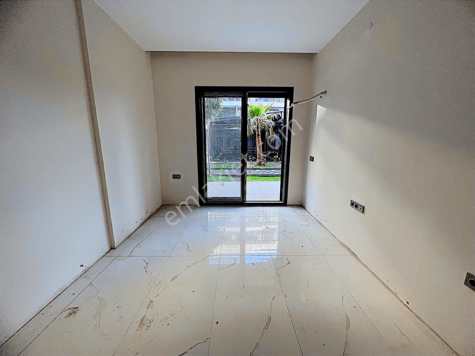 Kuşadası My Suits'te Havuz Cepheli 2+1 Daire - Görsel 26