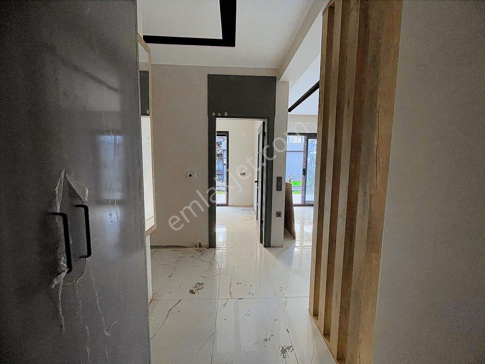 Kuşadası My Suits'te Havuz Cepheli 2+1 Daire - Görsel 12