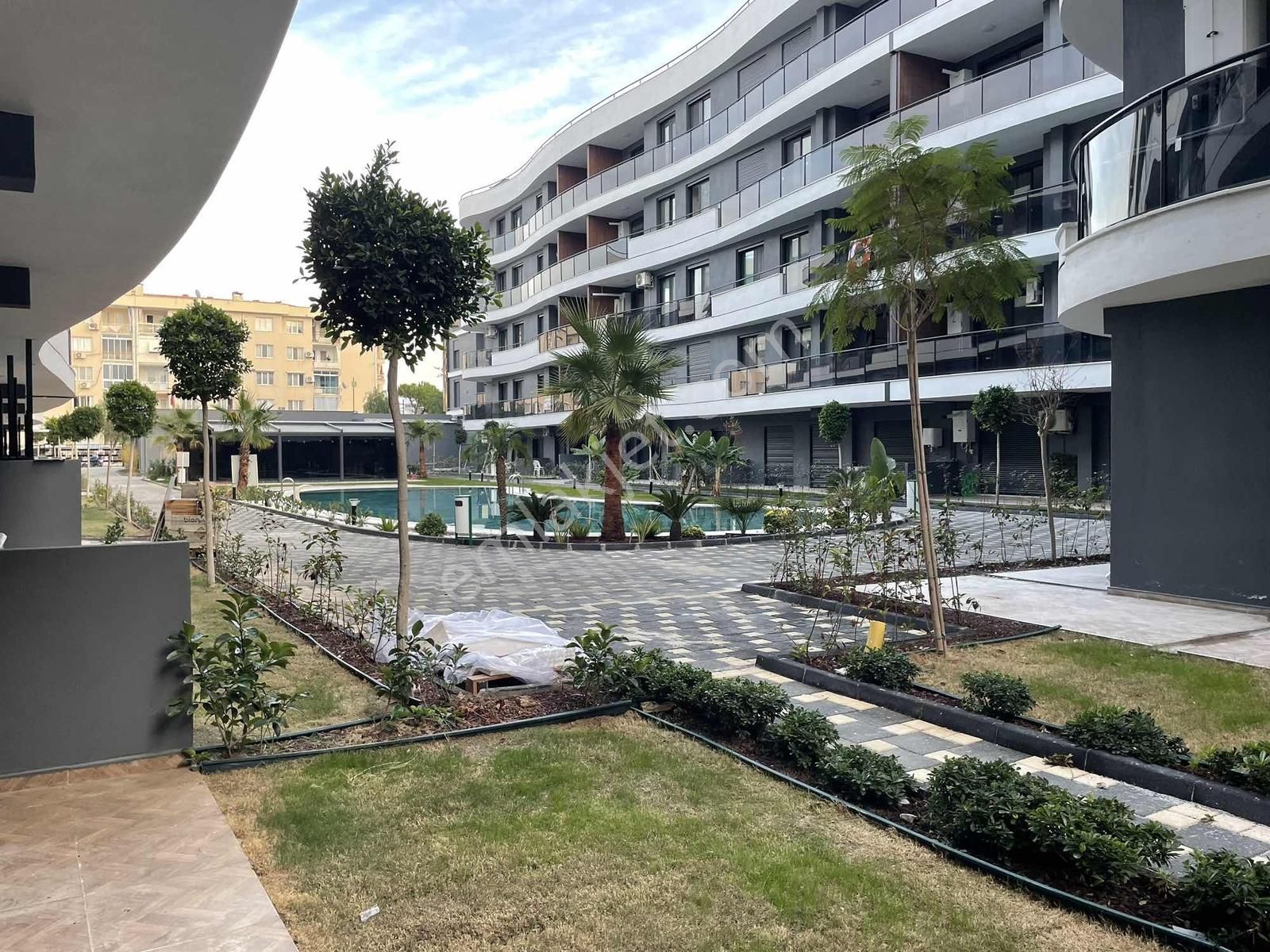 Kuşadası My Suits'te Bahçeli Havuz Manzaralı Suit - Görsel 29