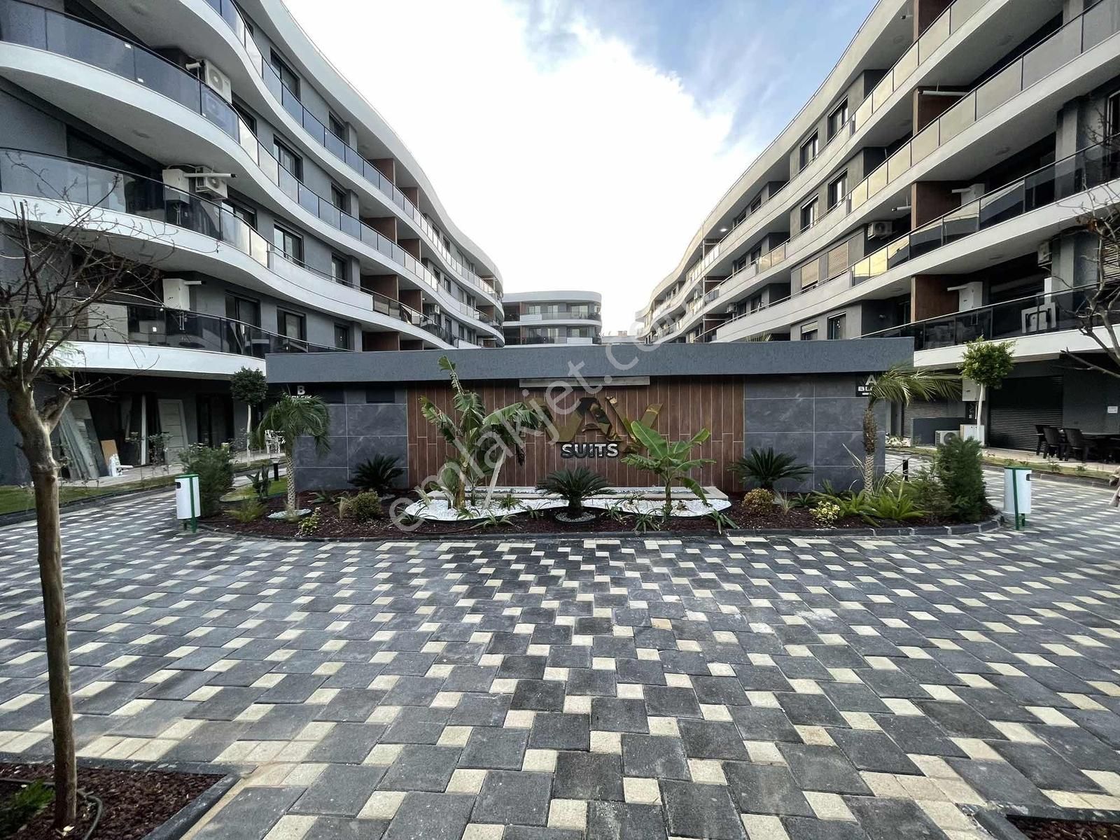 Kuşadası My Suits'te Bahçeli Havuz Manzaralı Suit - Görsel 3