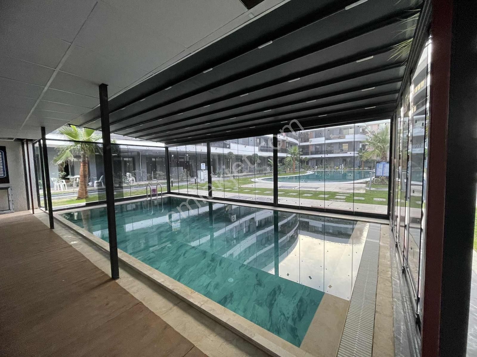 Kuşadası My Suits'te Bahçeli Havuz Manzaralı Suit - Görsel 8