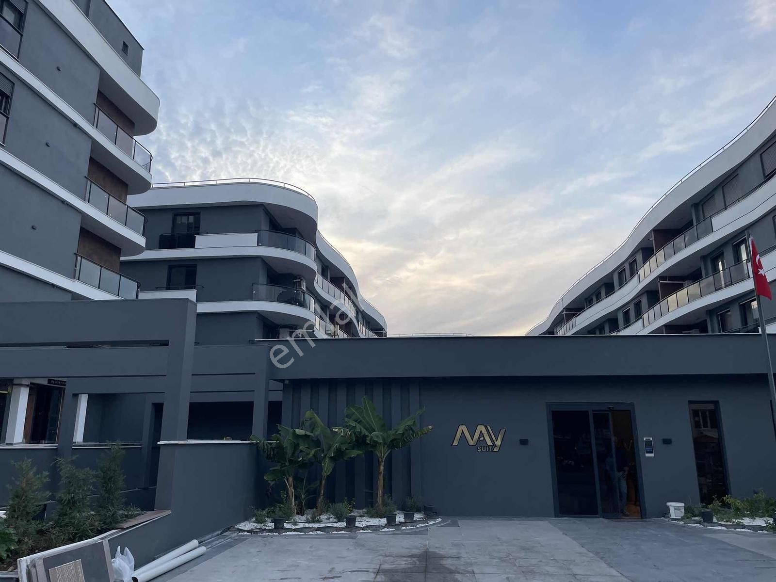 Kuşadası My Suits'te Bahçeli Havuz Manzaralı Suit - Görsel 28