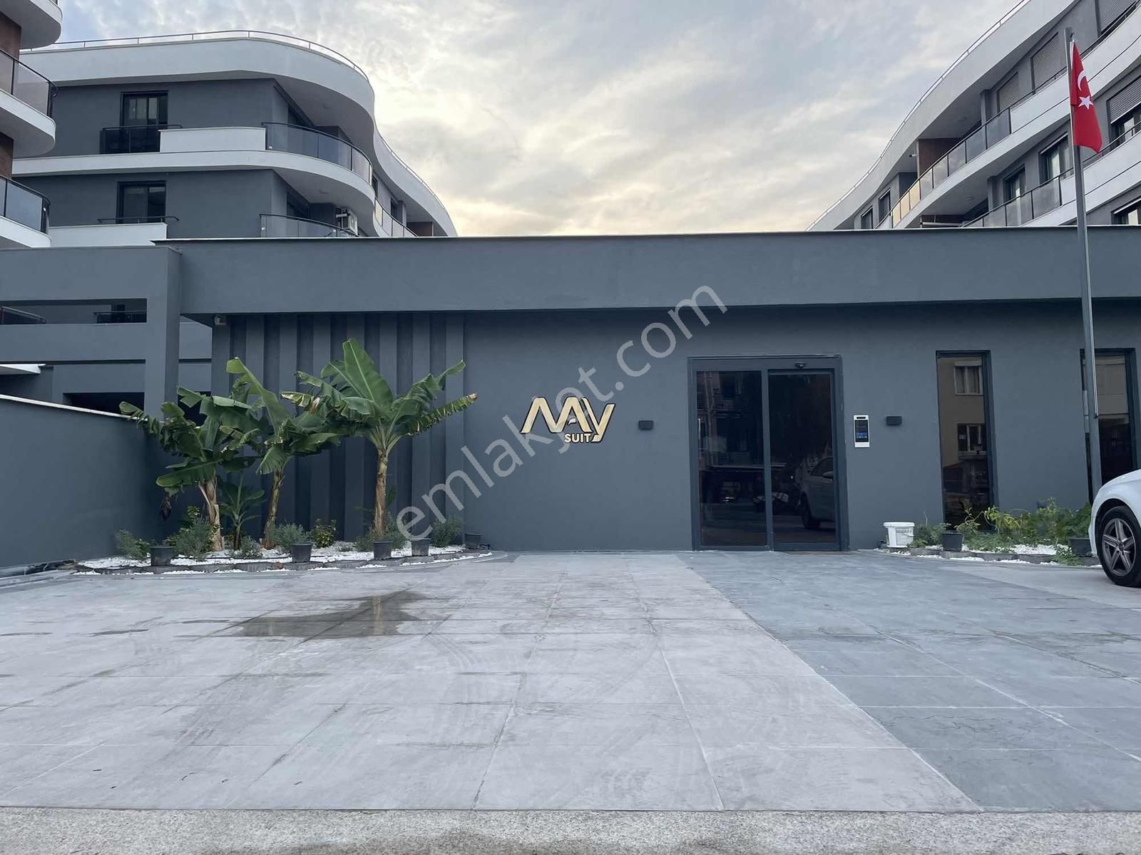 Kuşadası My Suits'te Bahçeli Havuz Manzaralı Suit - Görsel 6